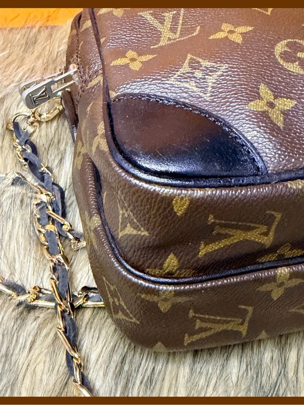 Louis Vuitton compact louis